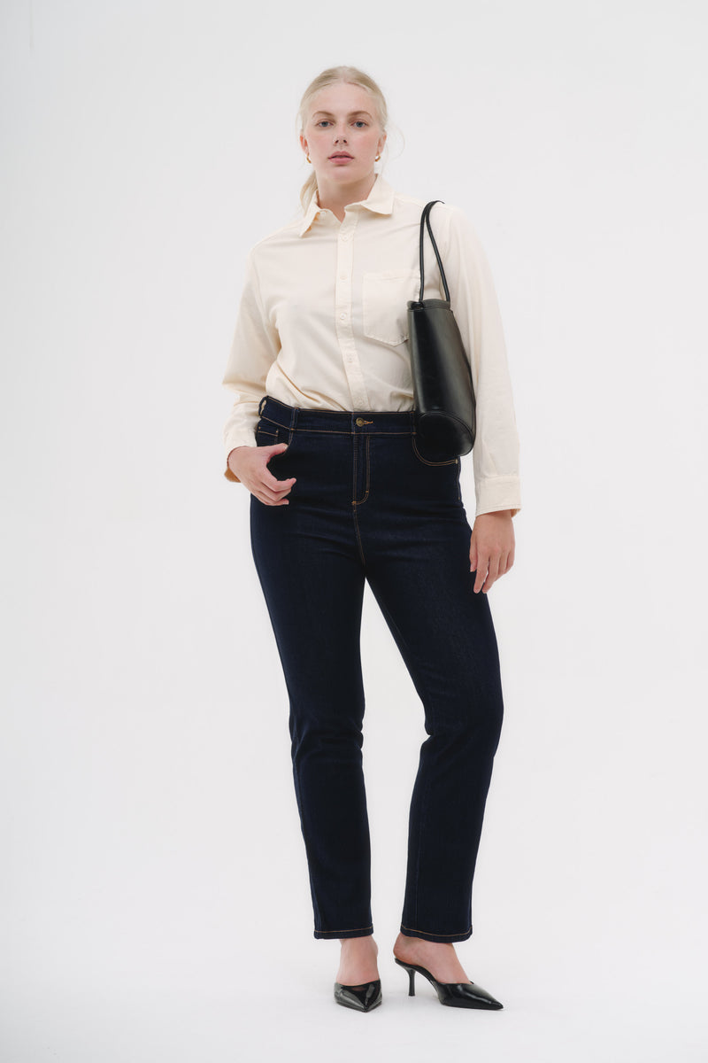 Son súper cómodos, puedo usarlos todo el día sin sentirme apretada ni incómoda. Me vi al espejo y es como si estuvieran hechos a mi medida, me hizo sentir segura y me veo hermosa. Es esa sensación de confianza que no te dan todos los jeans, por eso me encantaron.